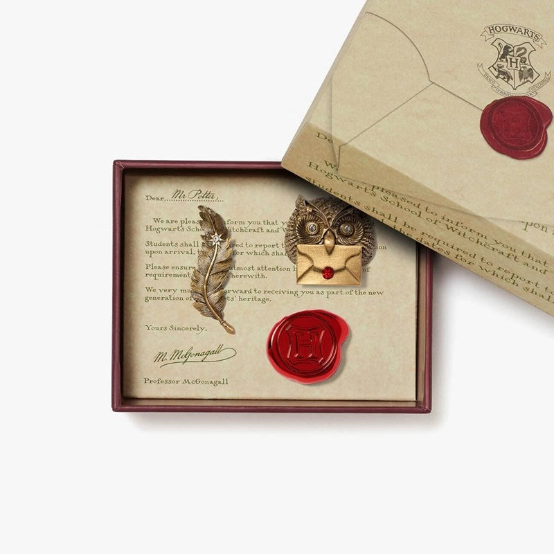 Conjunto De 3 Pines Con La Carta De Aceptación De Harry Potter - Minalima - 25 Años De Magia